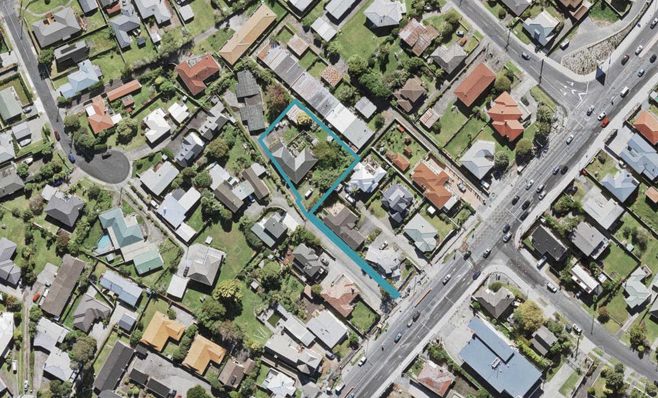 332 Te Atatu Road, Te Atatu South, Auckland - Carousel 1