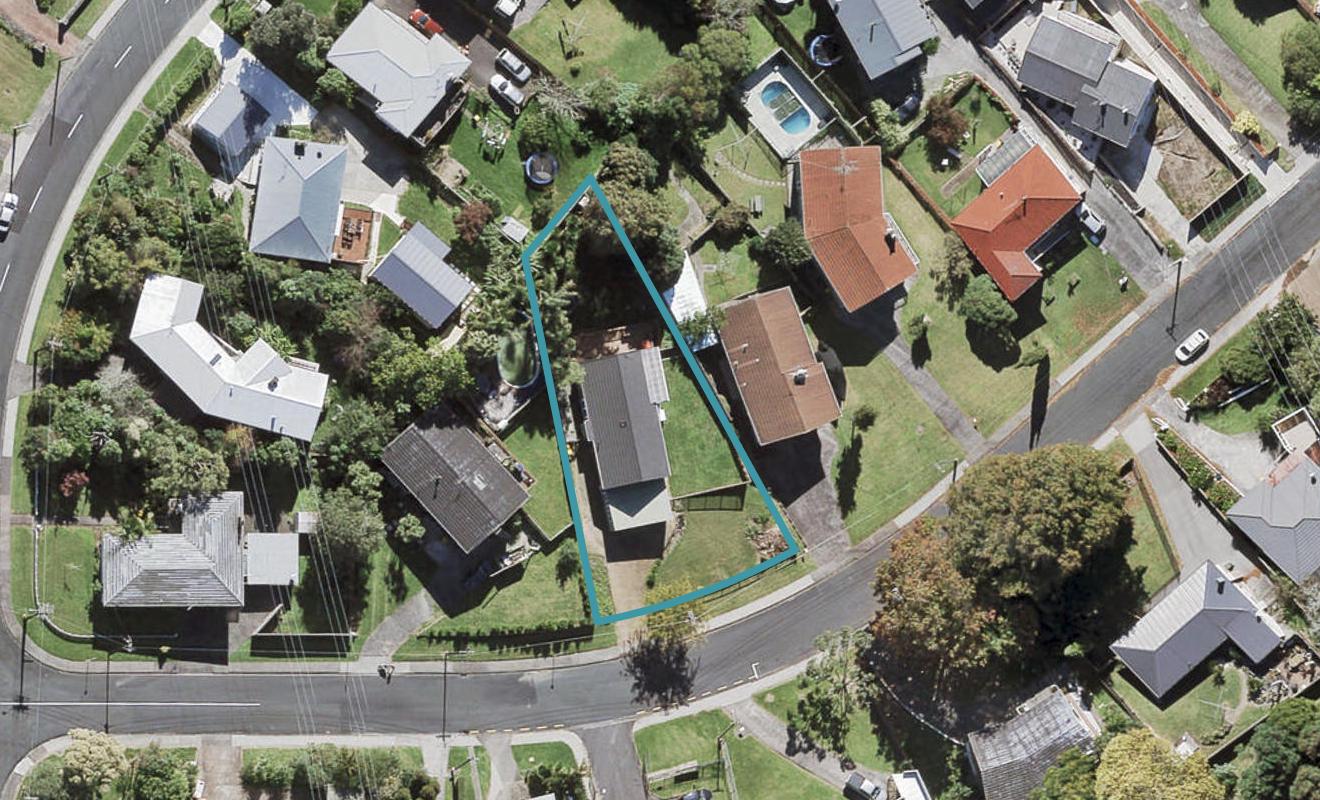 143 Tiroroa Avenue, Te Atatu South, Auckland - Carousel 1