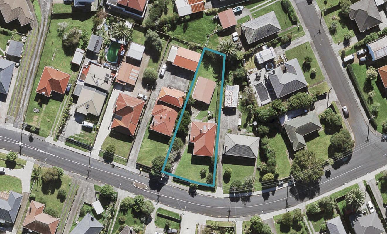11 Vodanovich Road, Te Atatu South, Auckland - Carousel 1