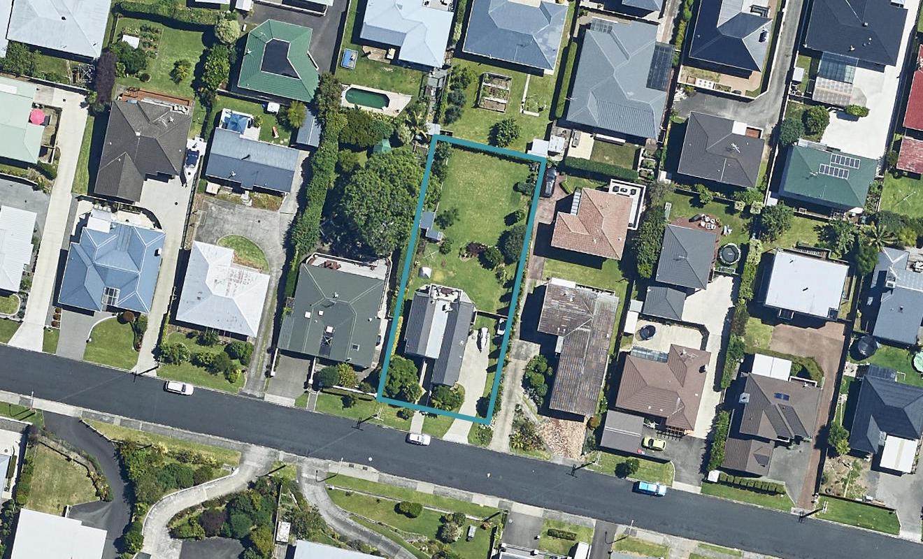 16 Seaview Road, Otumoetai, Tauranga - Carousel 1