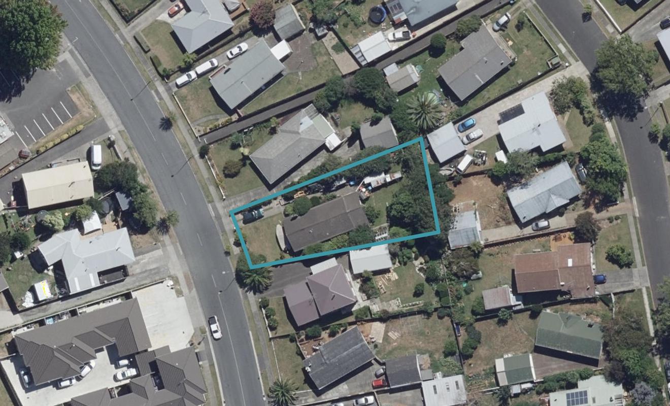 40 Deanwell Avenue, Deanwell, Hamilton - Carousel 1