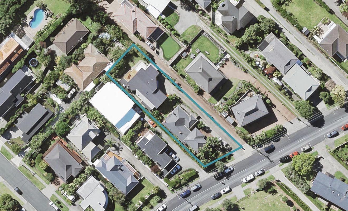 1/114 Aberdeen Road, Campbells Bay, Auckland - Carousel 1