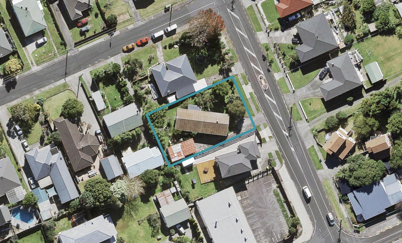 82 Flanshaw Road, Te Atatū South, Auckland - Carousel 1