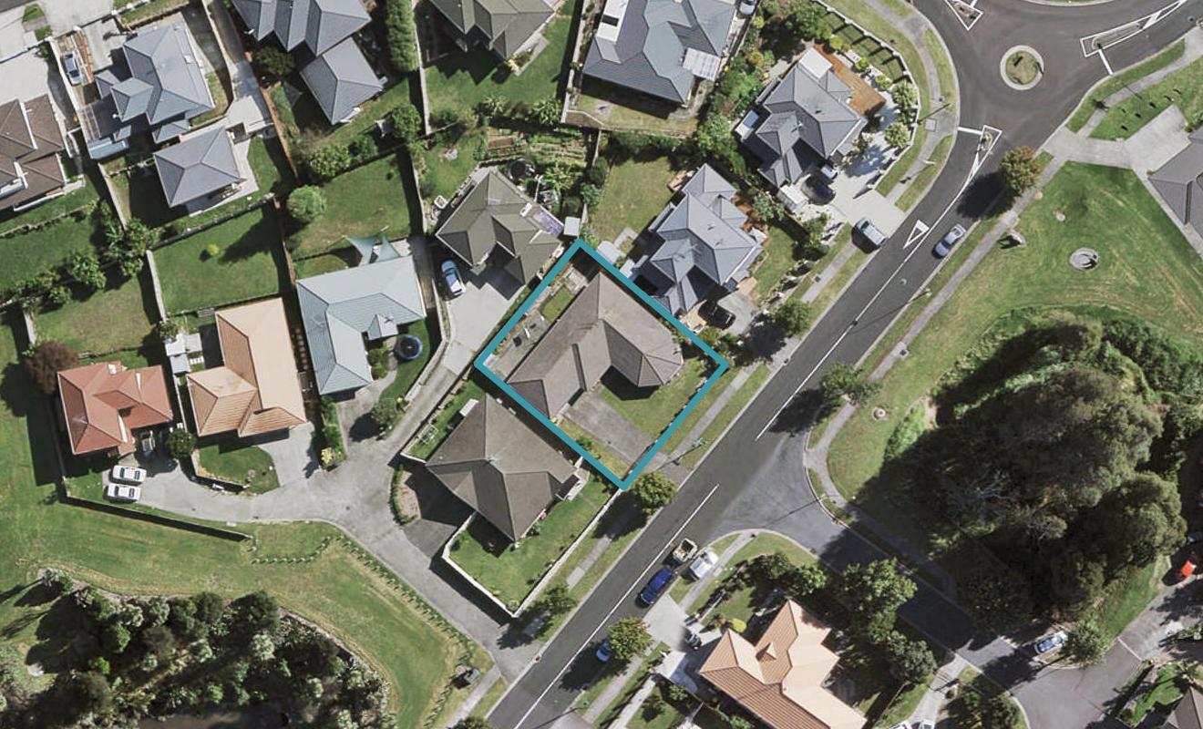 41 De Havilland Drive, Goodwood Heights, Auckland - Carousel 1