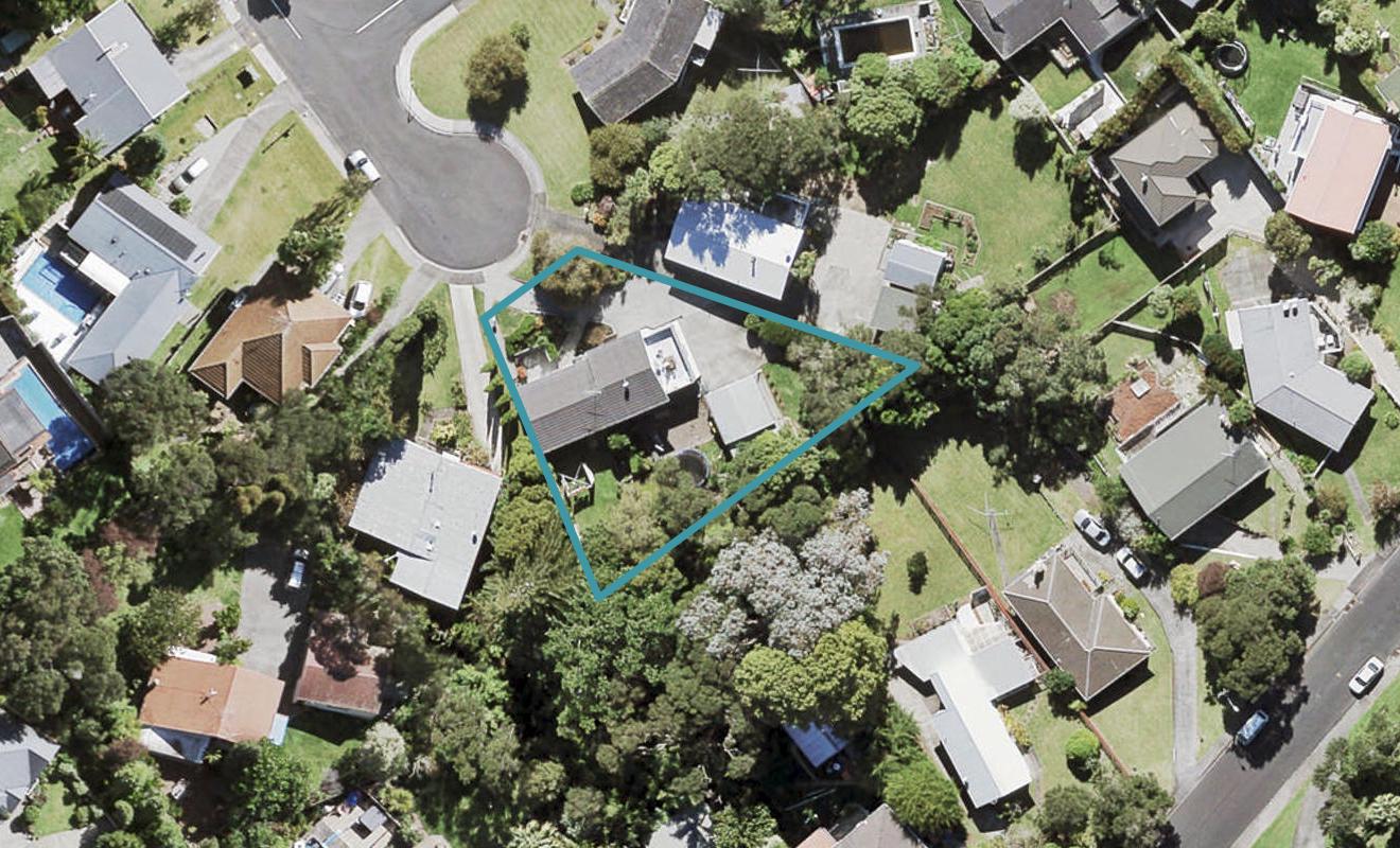 10 Vinceroy Place, Green Bay, Auckland - Carousel 1