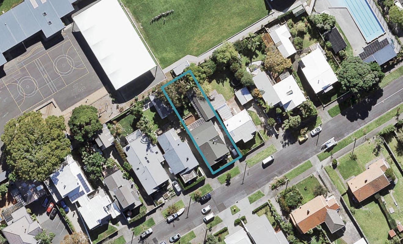 30 Buxton Street, Point Chevalier, Auckland - Carousel 1