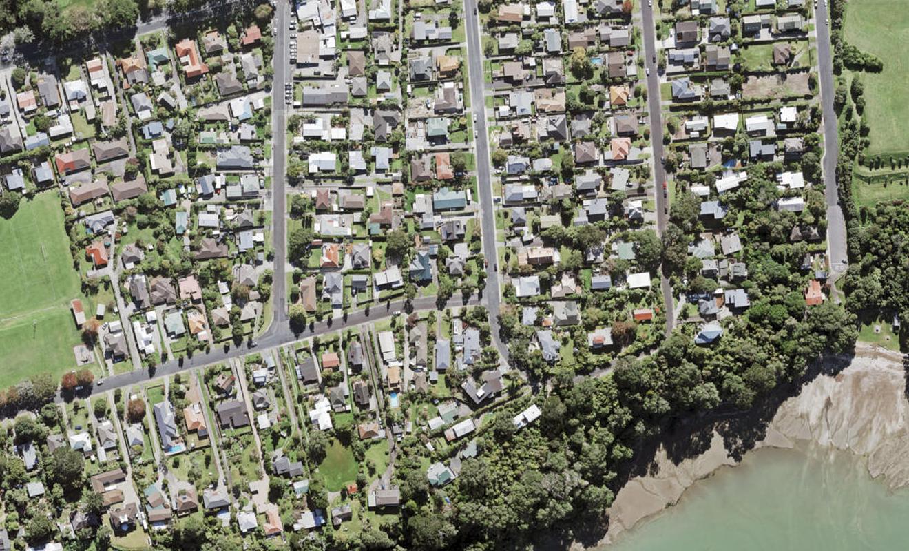 1A Cliff View Drive, Green Bay, Auckland - Carousel 1