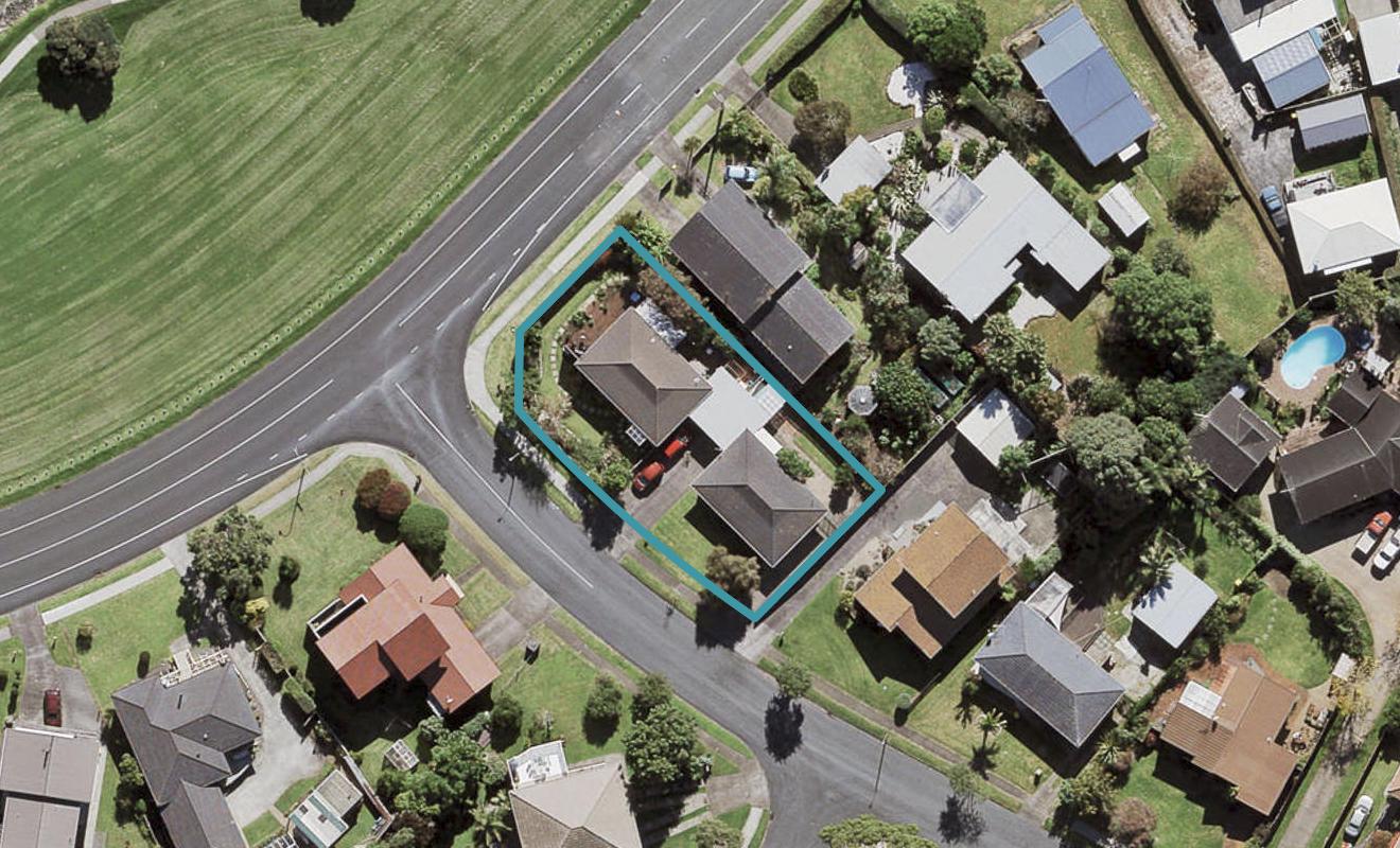 2 Chipping Dale, Mangere Bridge, Auckland - Carousel 1
