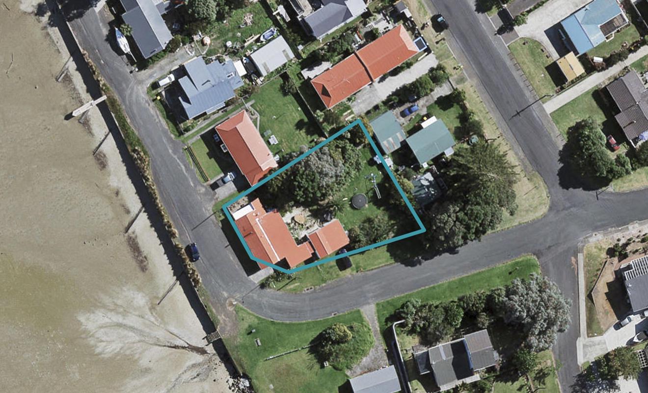 9 Beach Road, Waiuku - Carousel 1