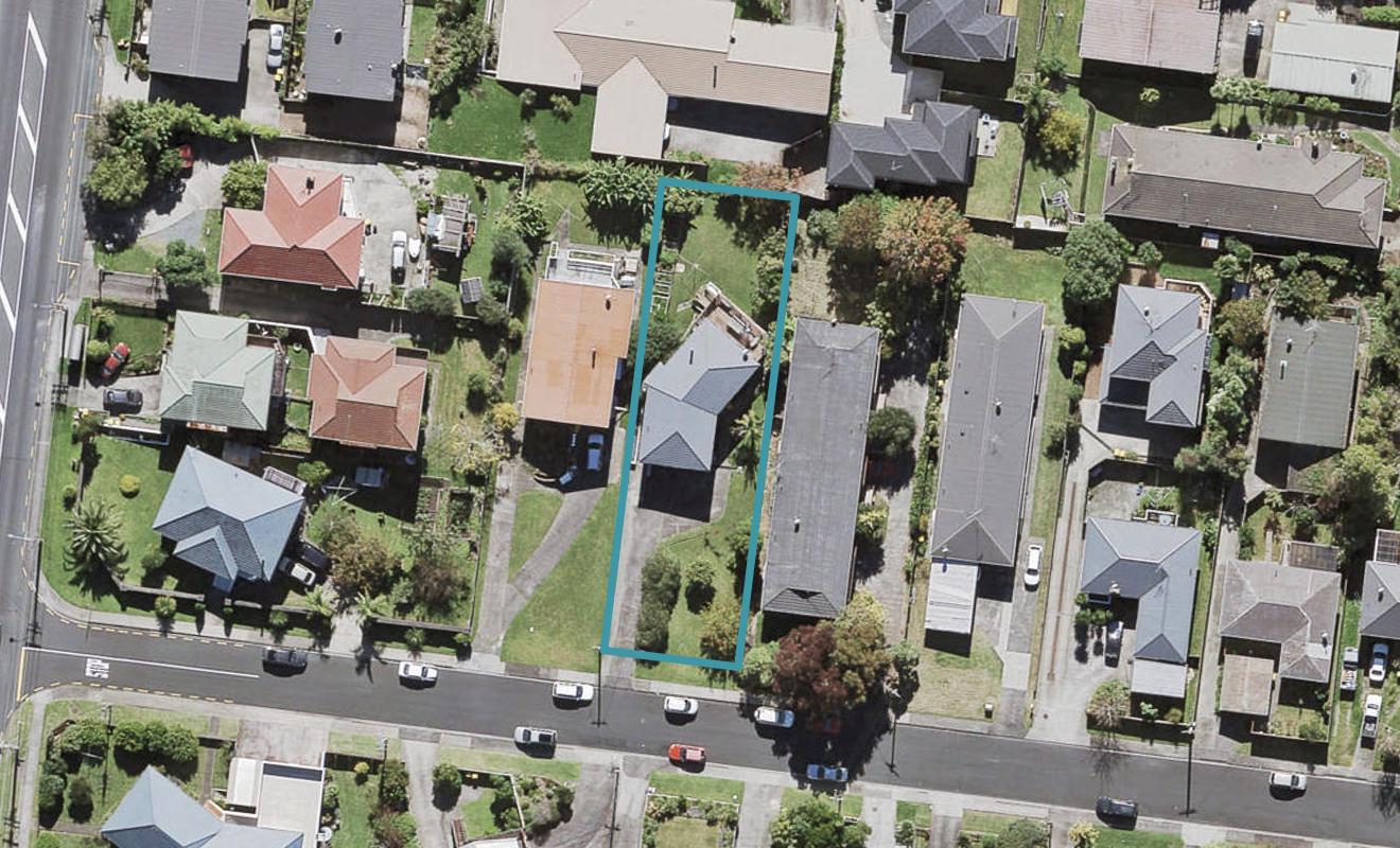 4 Cron Avenue, Te Atatu South, Auckland - Carousel 1
