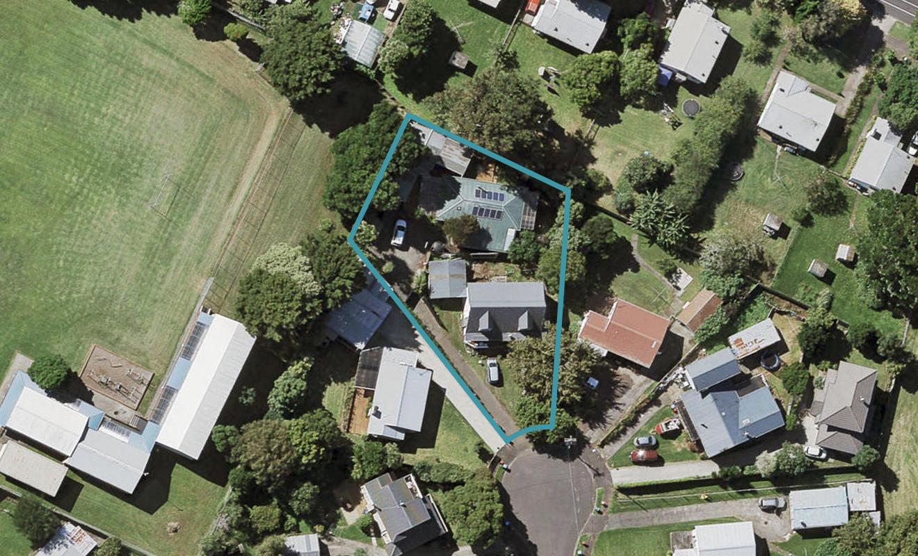 12 Tuakana Street, Point England, Auckland - Carousel 1