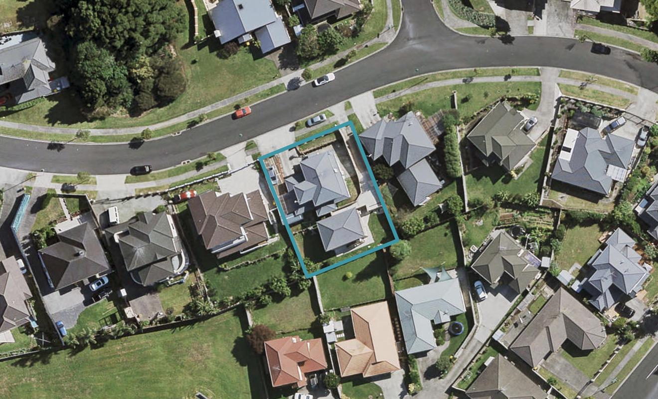 10 Fairchild Avenue, Goodwood Heights, Auckland - Carousel 1