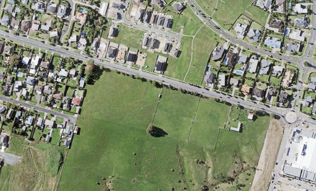 4 Kanae Drive, Beachlands, Auckland - Carousel 1