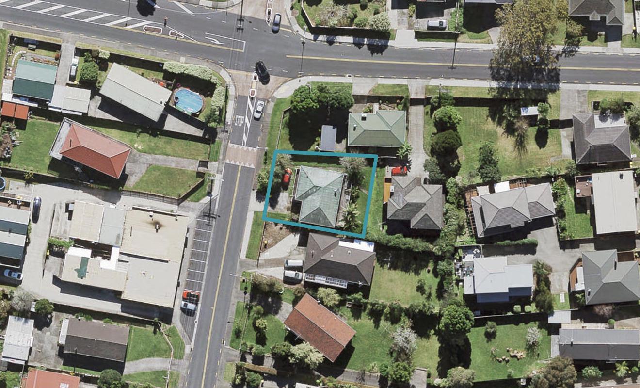 94 Vodanovich Road, Te Atatu South, Auckland - Carousel 1