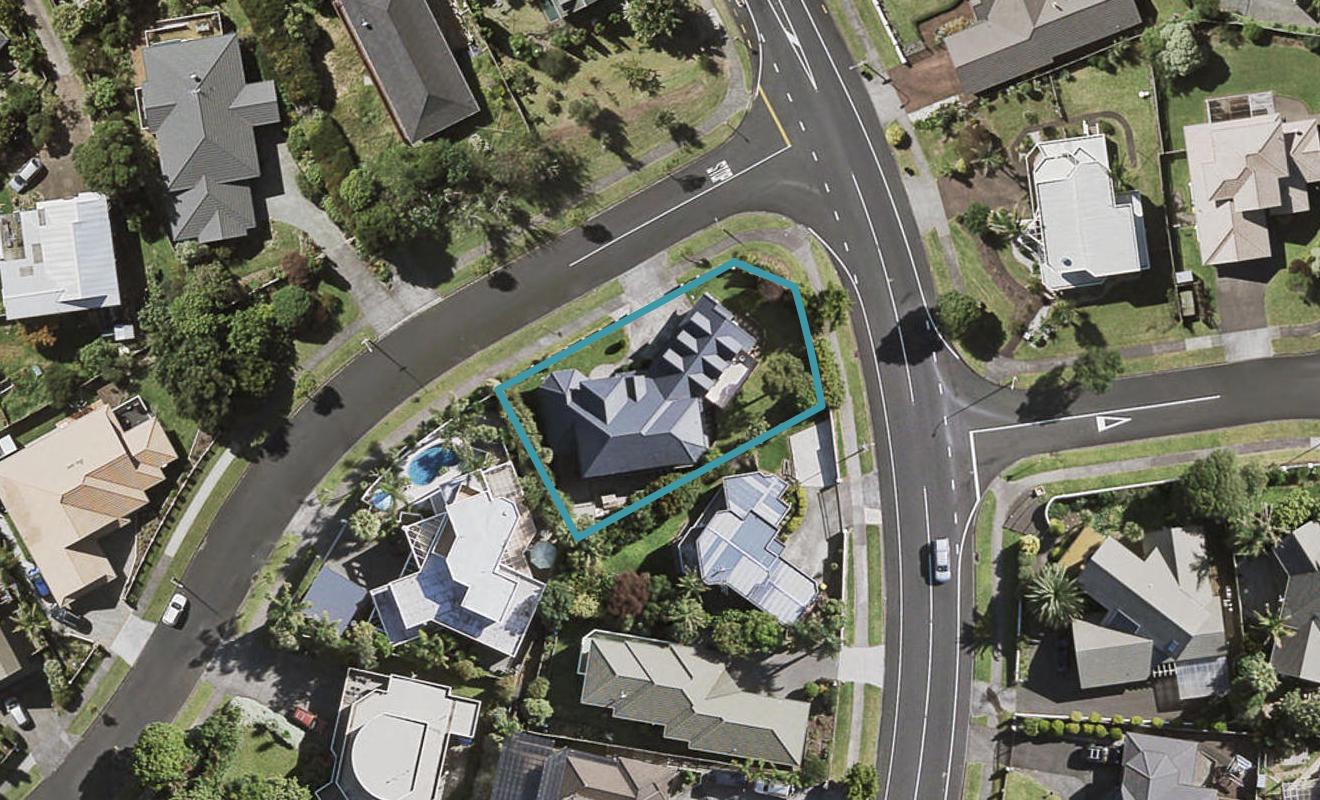 2 Ribbonwood Crescent, Goodwood Heights, Auckland - Carousel 1