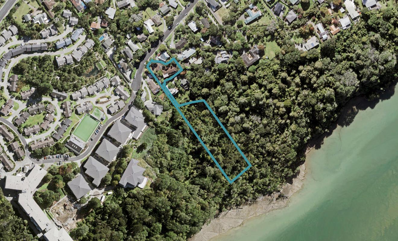 192 Cliff View Drive, Green Bay, Auckland - Carousel 1