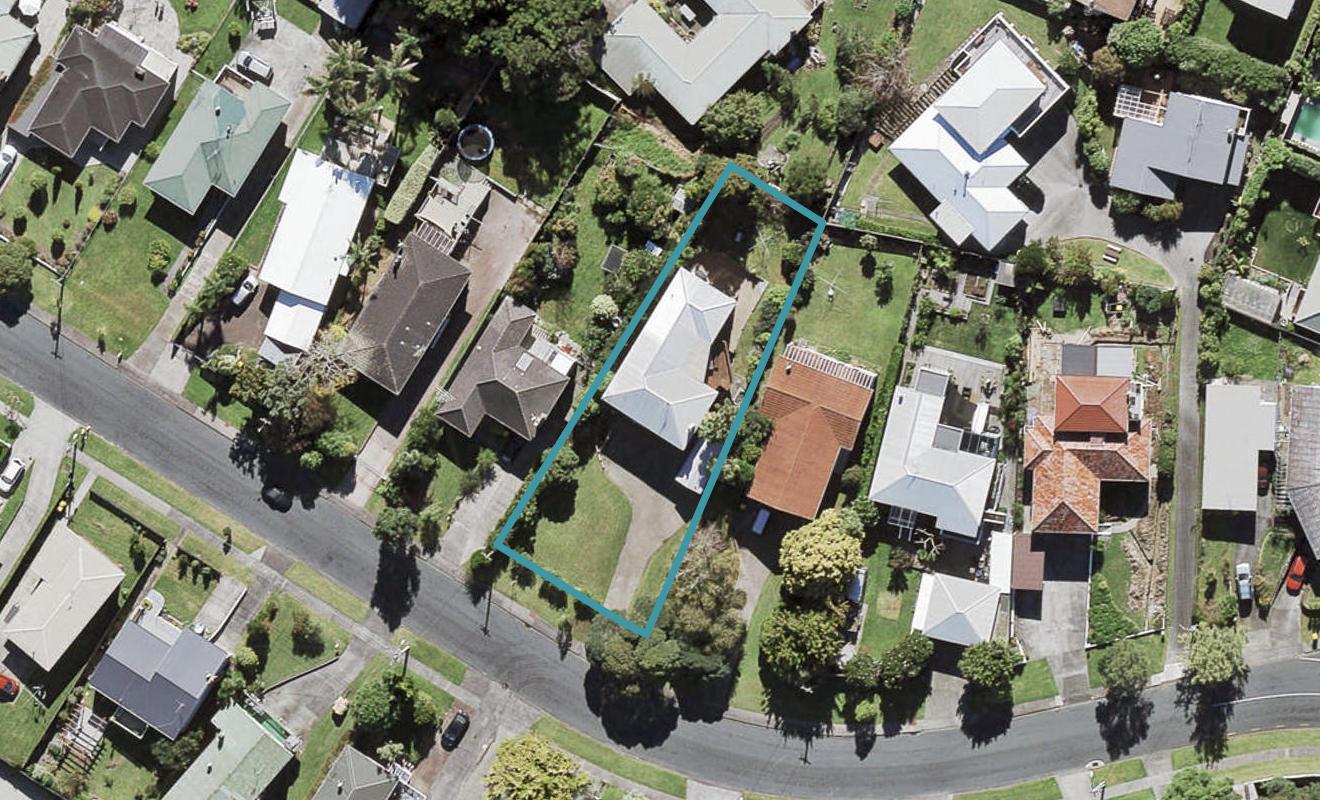 18 Covil Avenue, Te Atatu South, Auckland - Carousel 1
