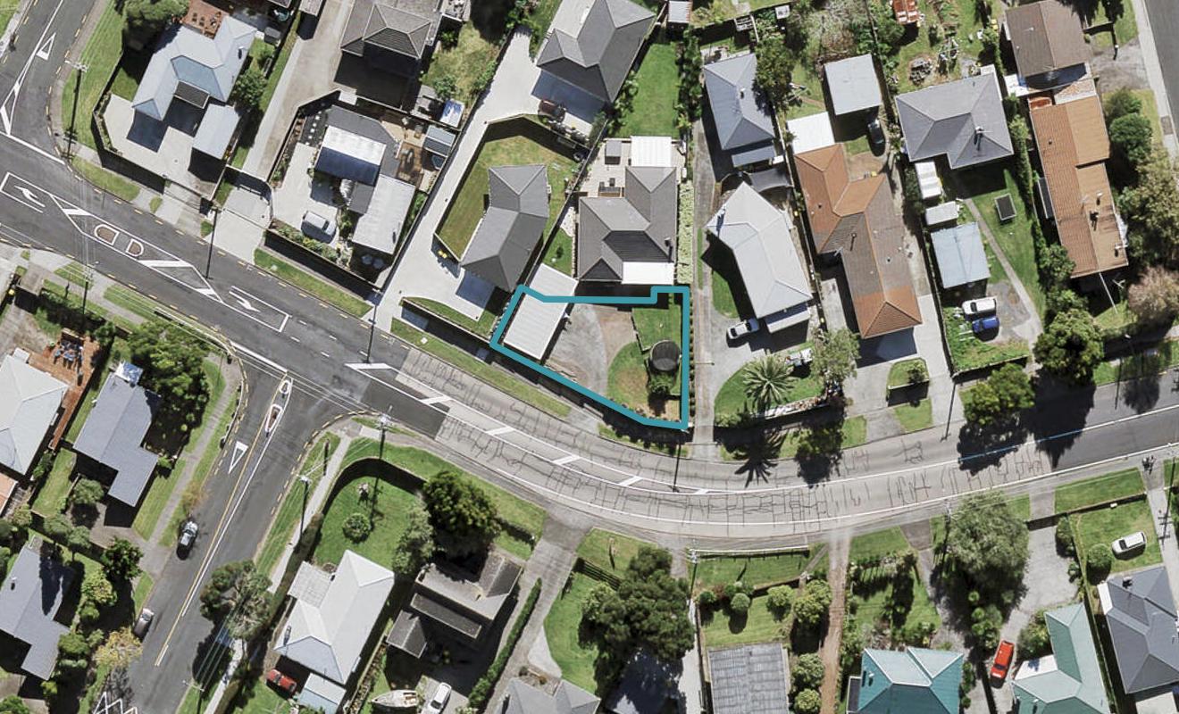 43 Taikata Road, Te Atatu Peninsula, Auckland - Carousel 1