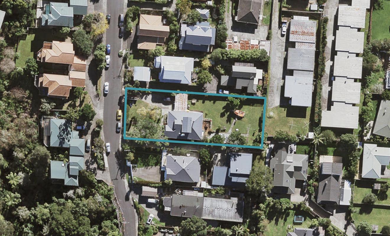 8 Valley Road, Northcote, Auckland - Carousel 1