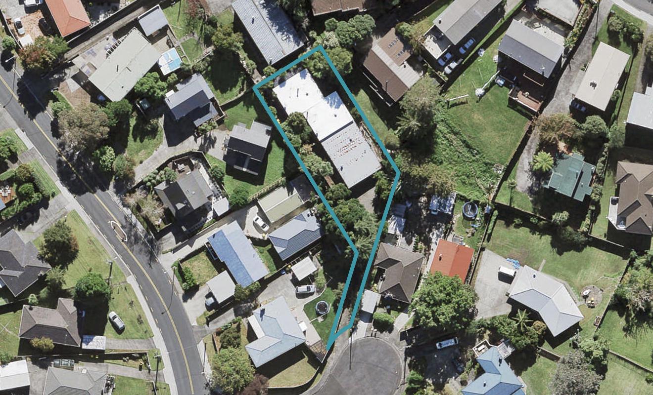 3/2 Griffiths Place, Te Atatu South, Auckland - Carousel 1