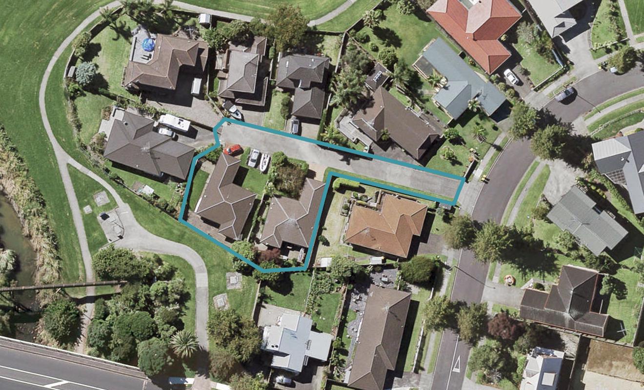 2/8 Lochend Place, Highland Park, Auckland - Carousel 1