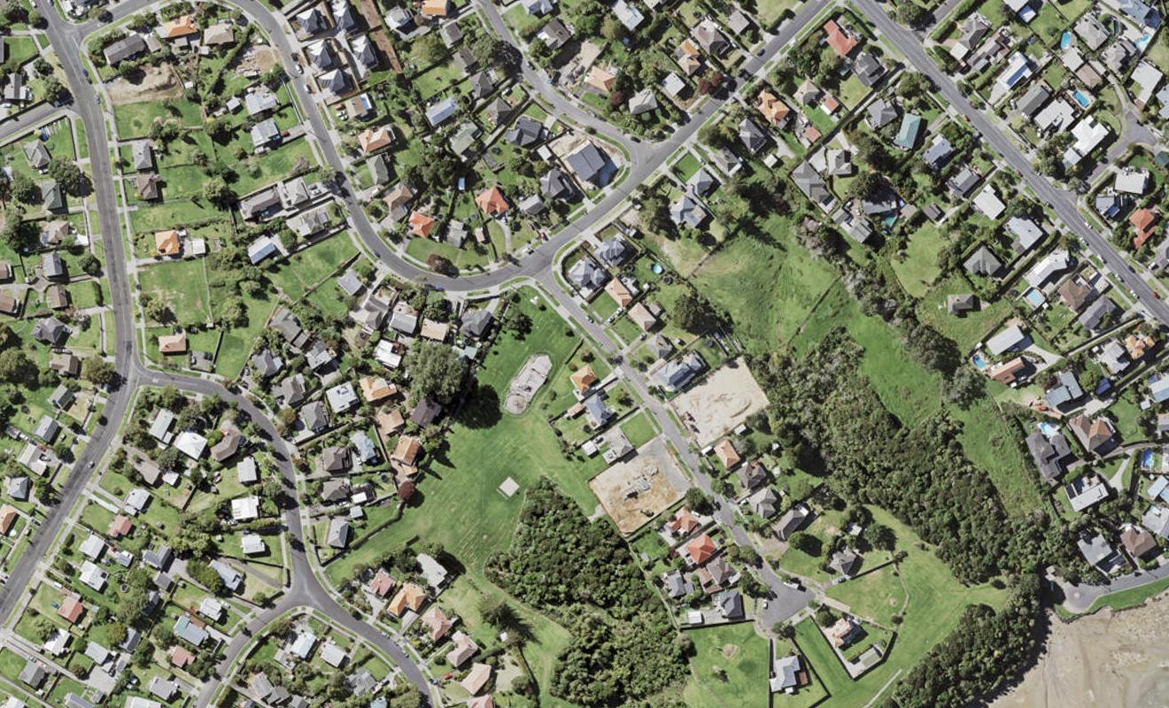 1A Fernwood Place, Wai o Taiki Bay, Auckland - Carousel 1