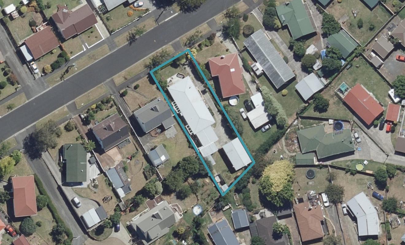 20 Lewis Street, Glenview, Hamilton - Carousel 1