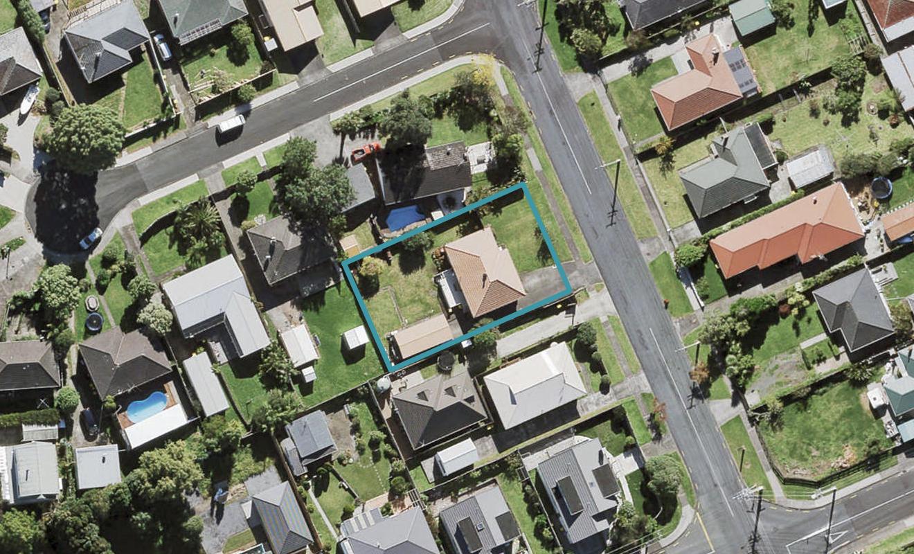 106 Flanshaw Road, Te Atatu South, Auckland - Carousel 1
