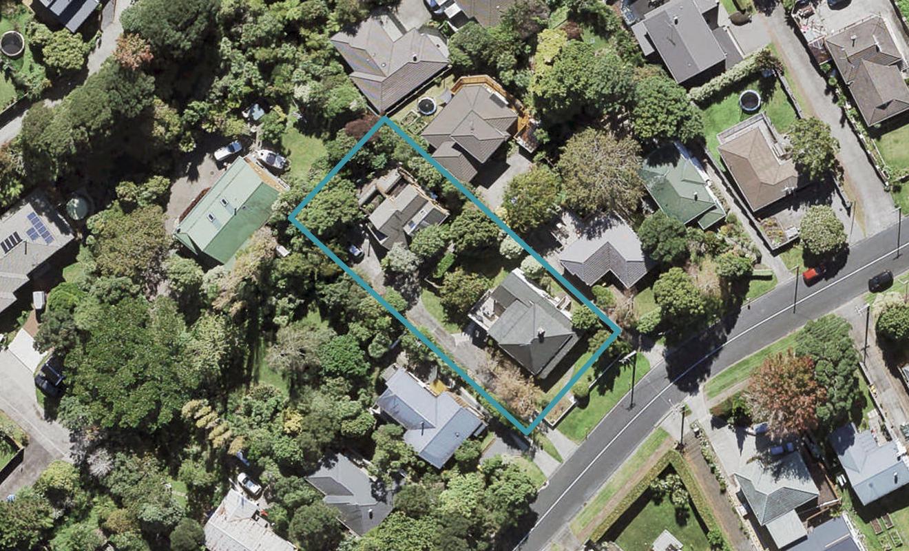 1/15 West Lynn Road, Titirangi, Auckland - Carousel 1