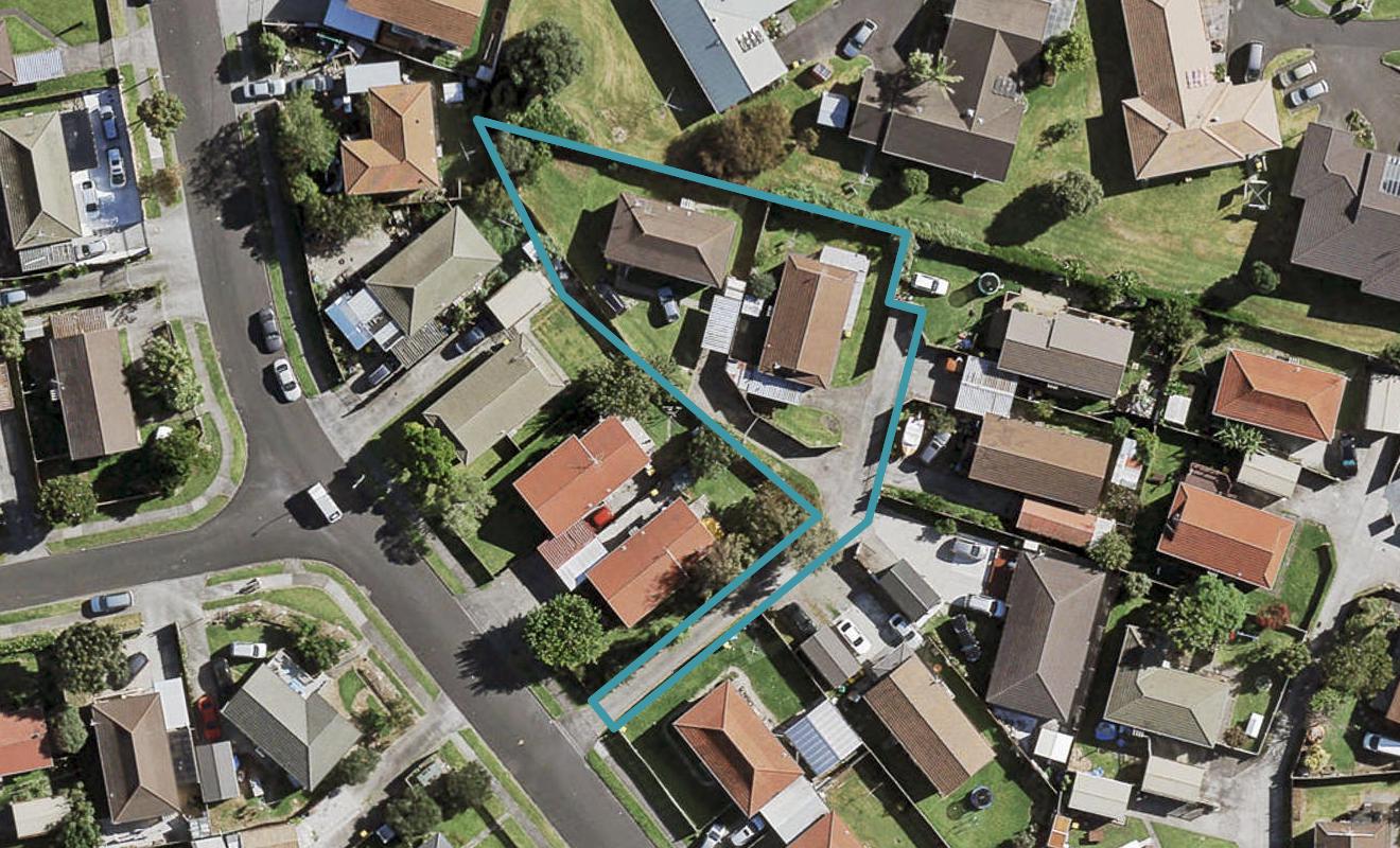 1/9 Silver Creek Road, Weymouth, Auckland - Carousel 1