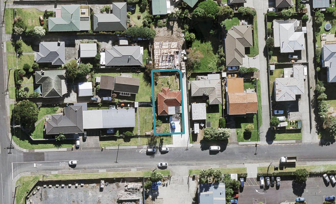 2 Totara Road, Te Atatu Peninsula, Auckland - Carousel 1