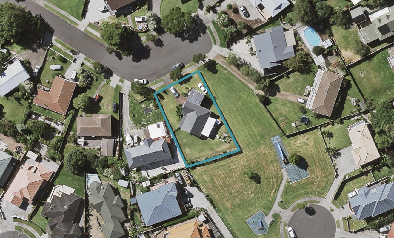 13 Melia Grove, Goodwood Heights, Auckland - Carousel 1
