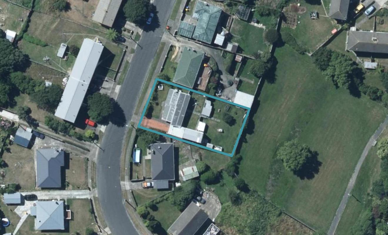39 Leicester Street, Cannons Creek, Porirua - Carousel 1