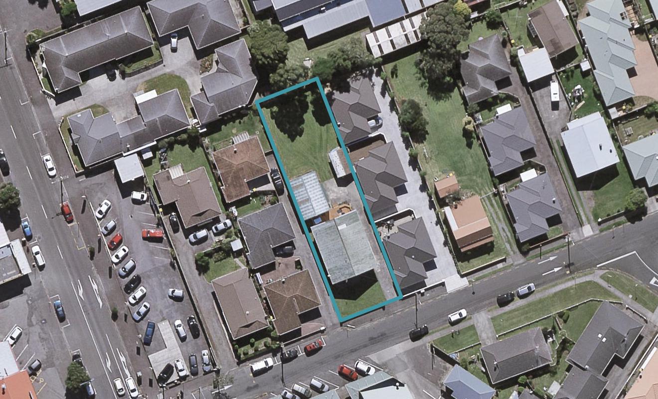 11 Clemow Road, Fitzroy, New Plymouth - Carousel 1