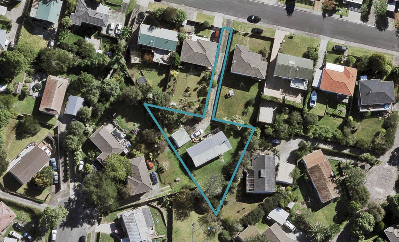 21 Donovan Avenue, Massey, Auckland - Carousel 1