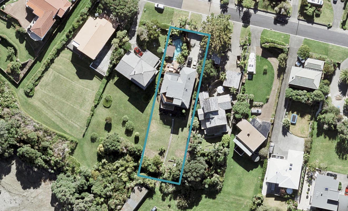 10 The Crescent, Tindalls Beach, Whangaparaoa - Carousel 1