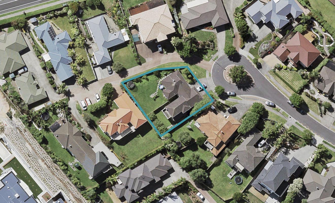 24 Baulcomb Parade, Windsor Park, Auckland - Carousel 1