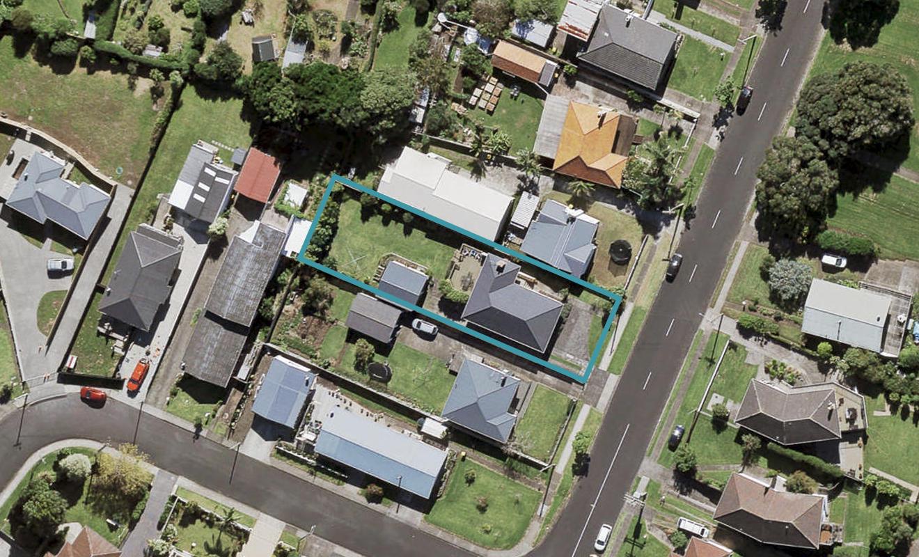 13 Shortt Avenue, Mangere Bridge, Auckland - Carousel 1
