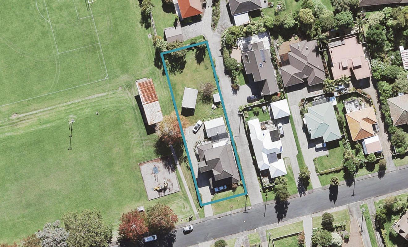 23 Cliff View Drive, Green Bay, Auckland - Carousel 1