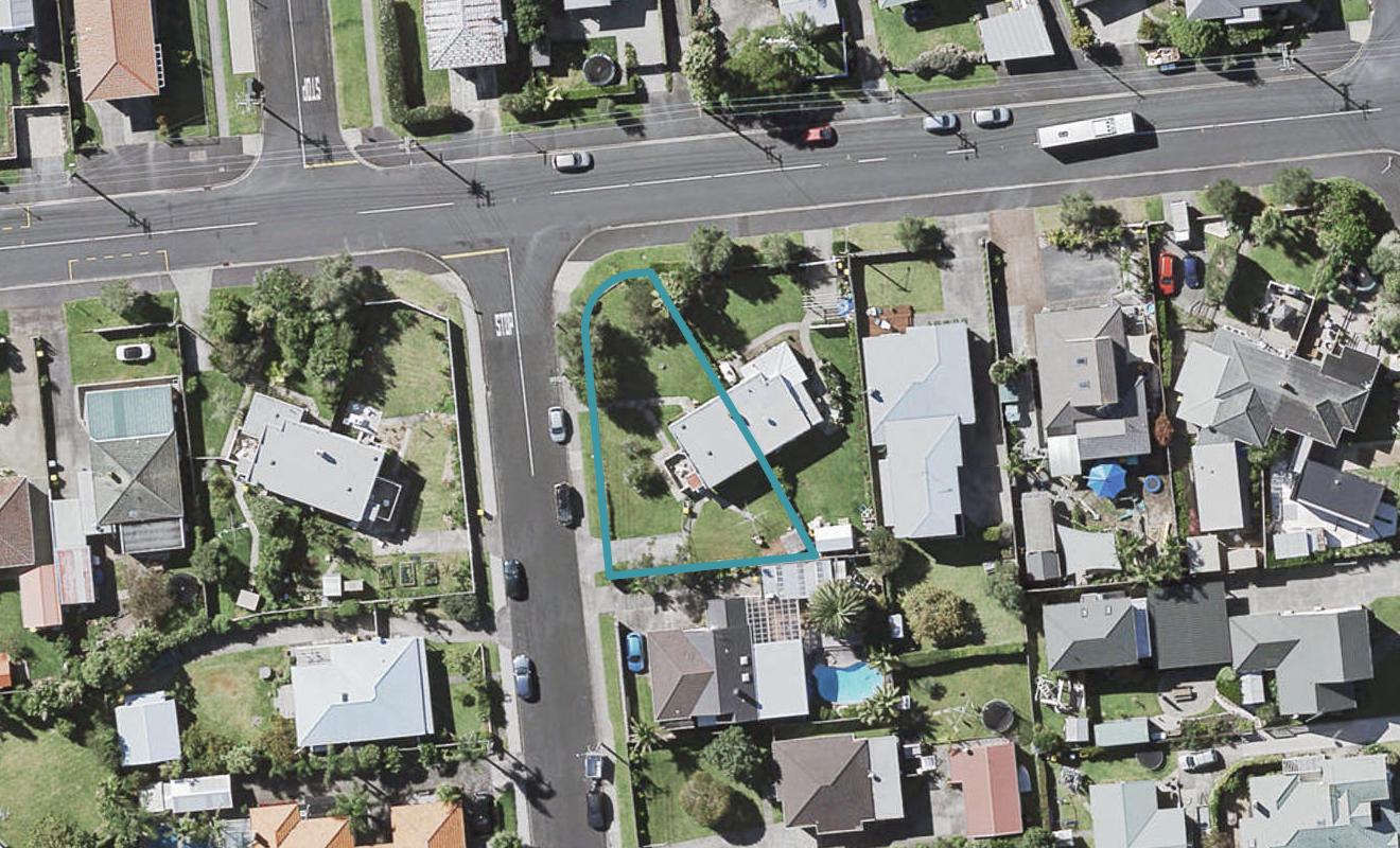 53 Old Lake Road, Narrow Neck, Auckland - Carousel 1