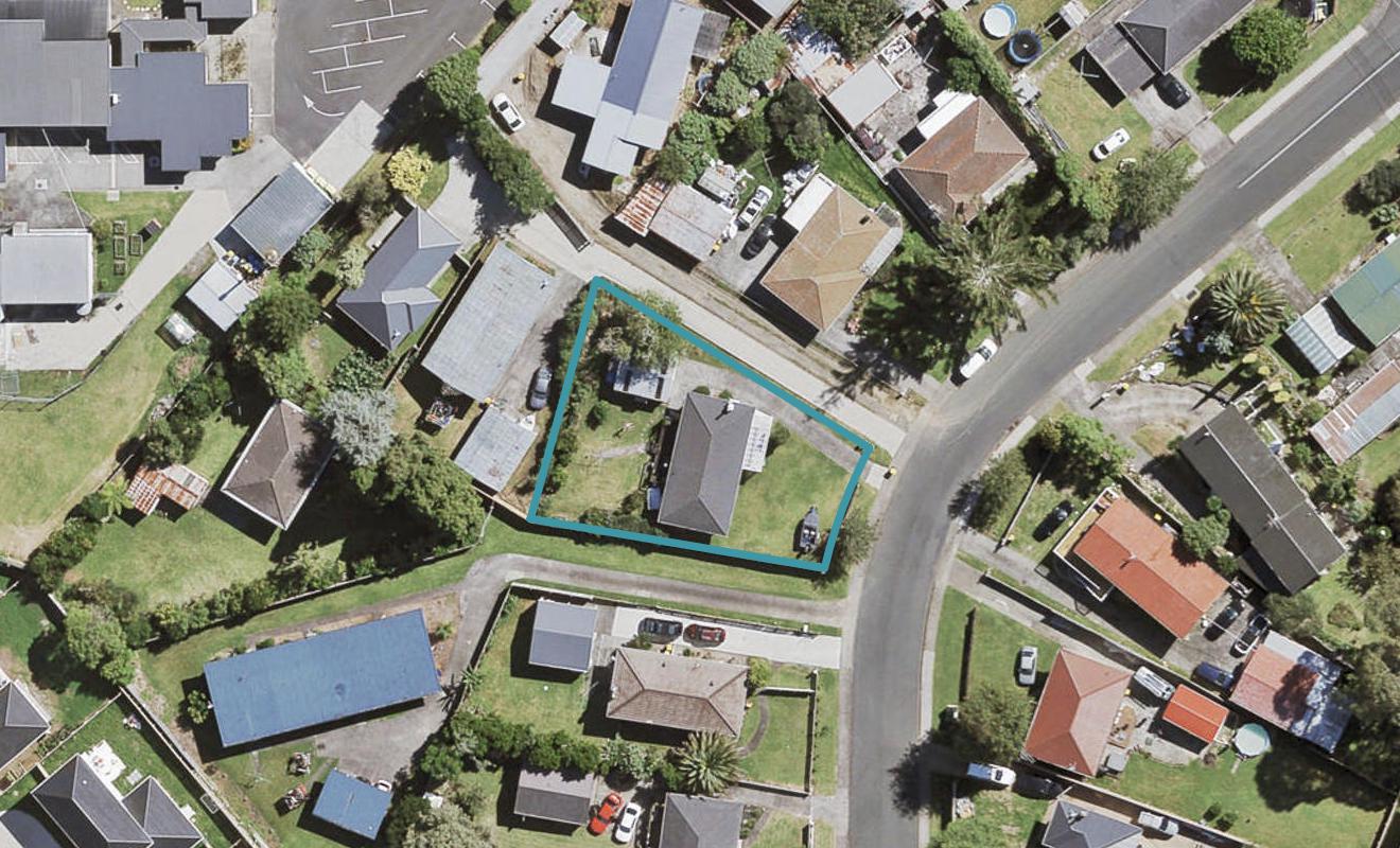 9 Coburg Street, Henderson, Auckland - Carousel 1