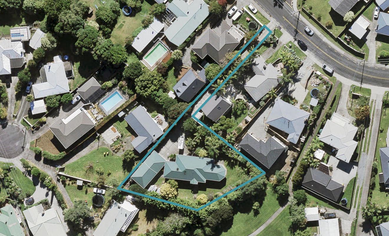 33 Royal View Road, Te Atatu South, Auckland - Carousel 1