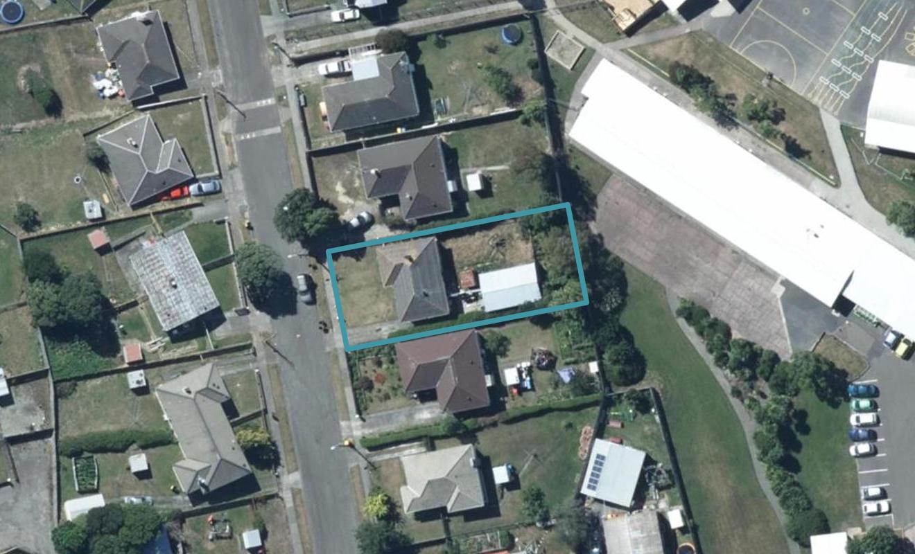 15 D'Urville Street, Cannons Creek, Porirua - Carousel 1
