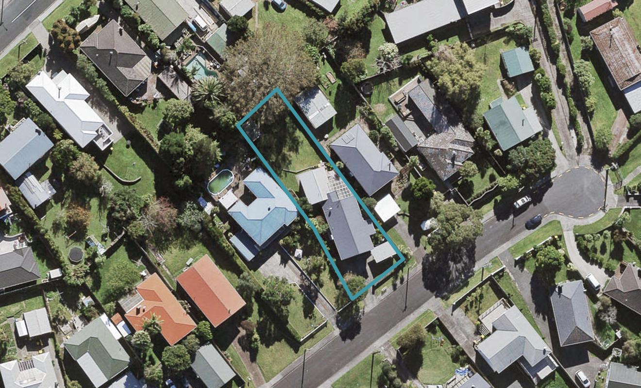 32 Coniston Avenue, Te Atatu South, Auckland - Carousel 1