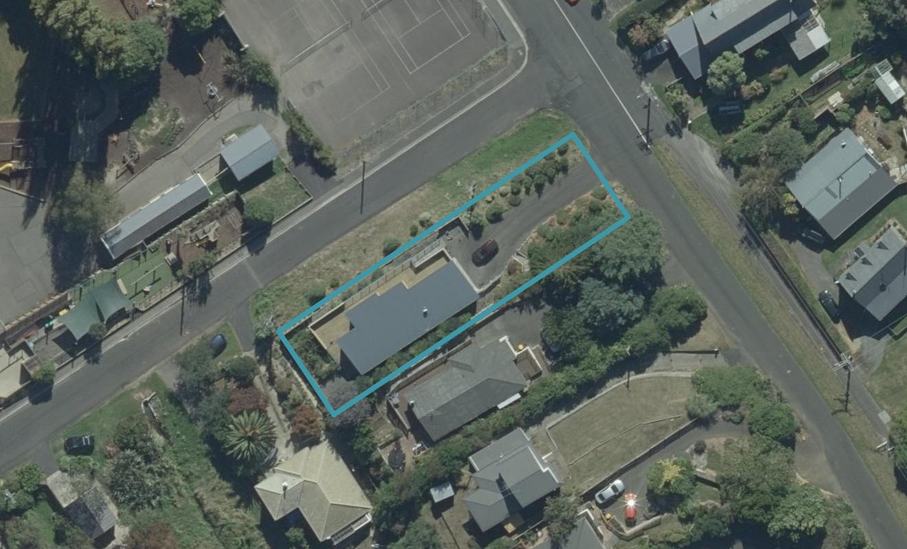16 Greenacres Street, Macandrew Bay, Dunedin - Carousel 1