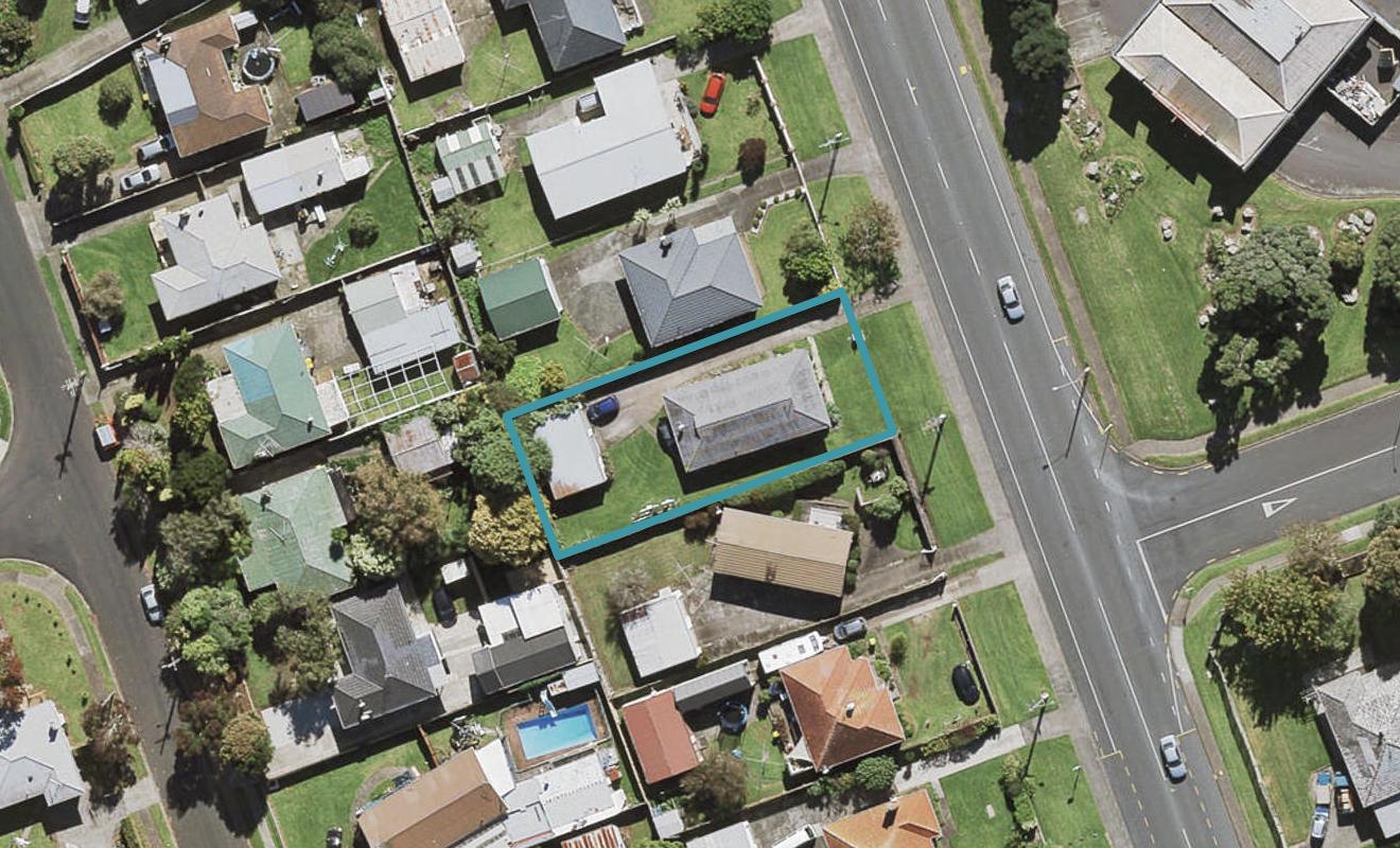 2/118 Coronation Road, Mangere Bridge, Auckland - Carousel 1