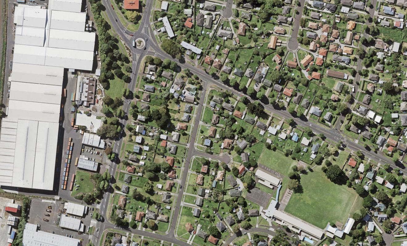 4/4 Hinaki Street, Point England, Auckland - Carousel 1
