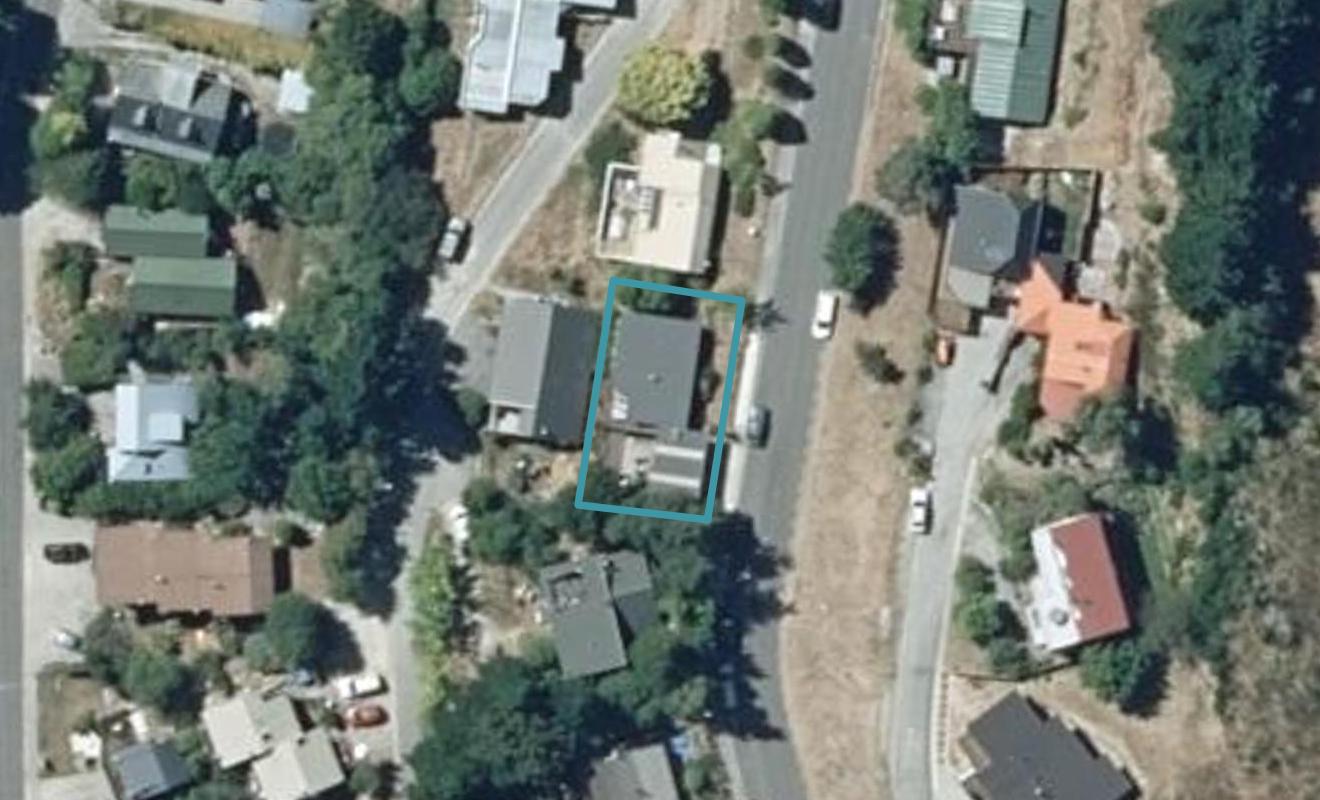 14 Mackinnon Terrace, Sunshine Bay, Queenstown - Carousel 1