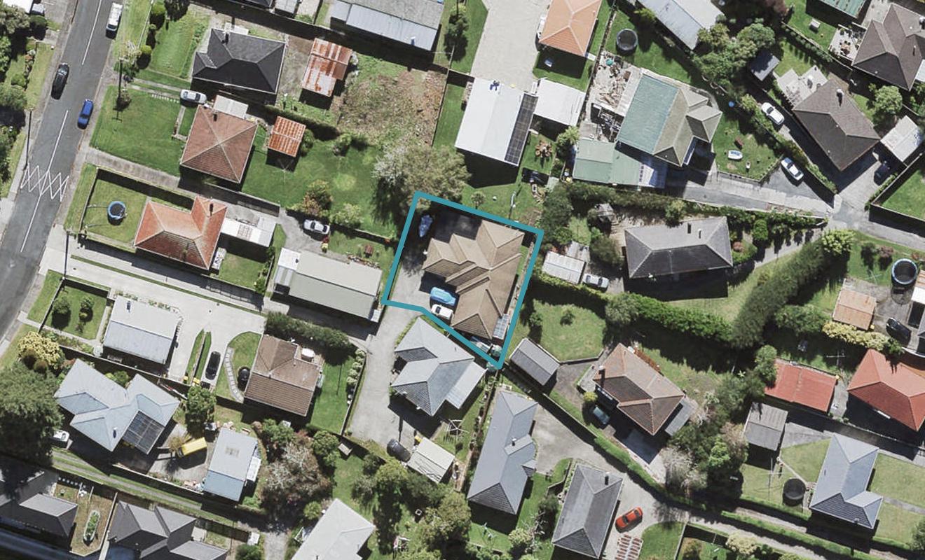 20A Kirrie Avenue, Te Atatu South, Auckland - Carousel 1