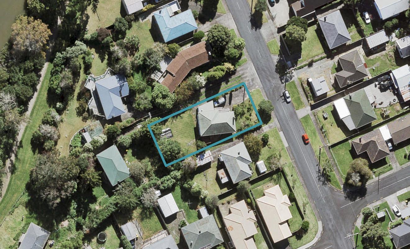 114 Flanshaw Road, Te Atatu South, Auckland - Carousel 1